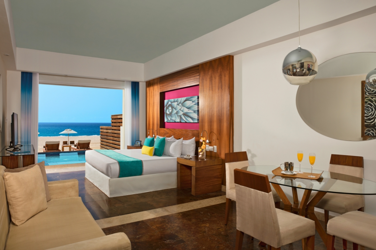 KRYSTALGRAND_LOSCABOS_SWIM_OUT_FRENTE_AL_MAR