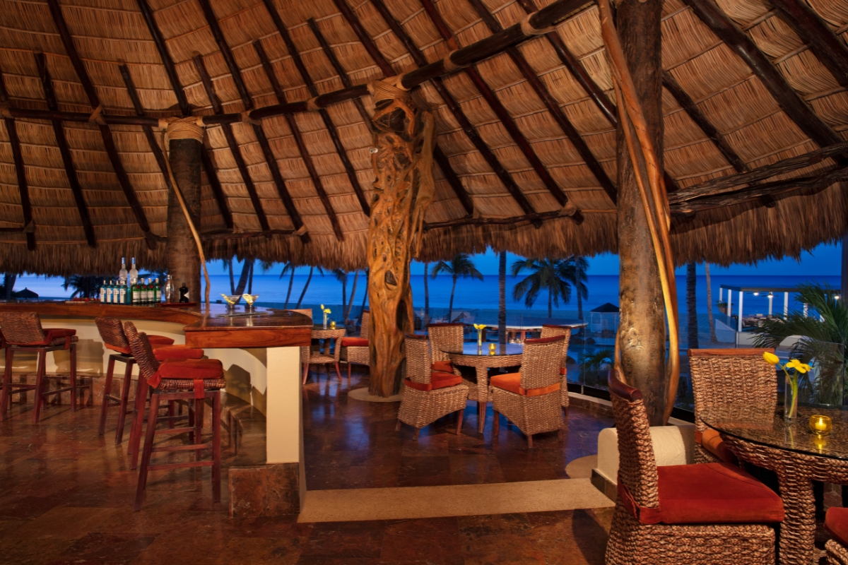 KRYSTALGRANDLOSCABOS_RESTAURANT_MARTINI_Y_TAPAS_BAR