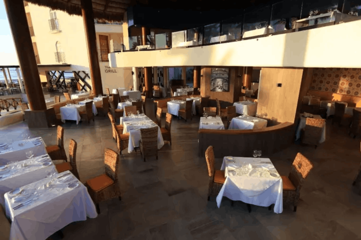 Risotto restaurant at Krystal Grand Los Cabos with Italian cuisine and elegant dining spaces.